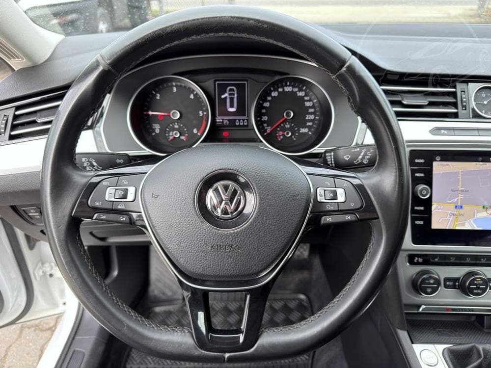 2017 Volkswagen PASSAT - 17