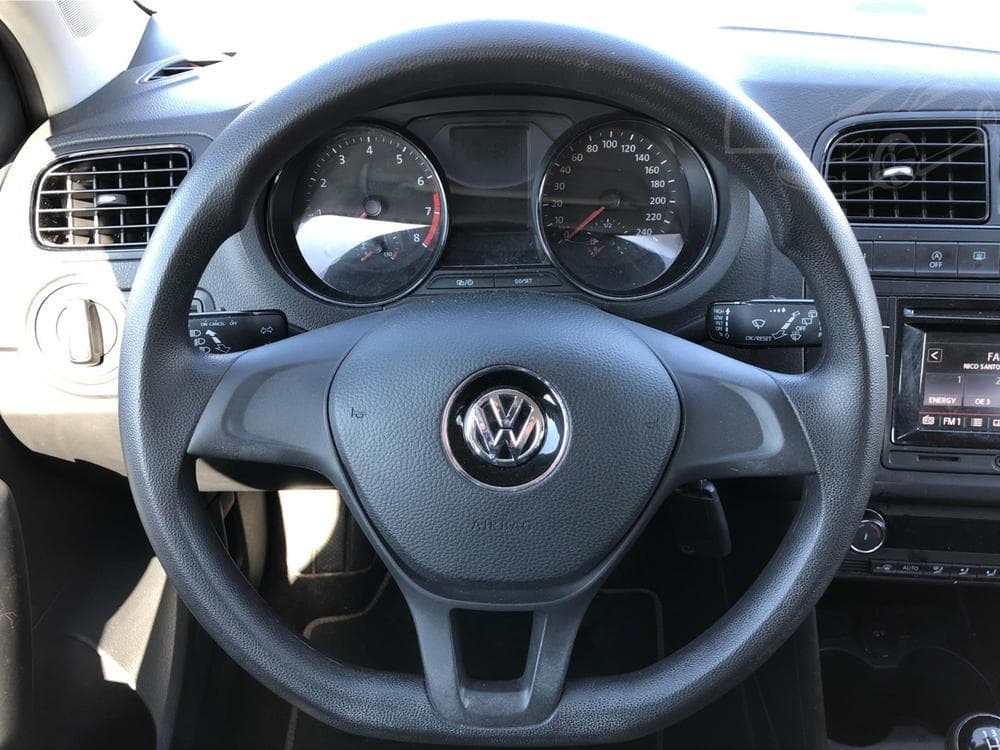 2016 Volkswagen POLO - 33