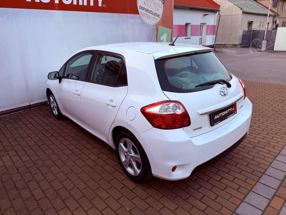 2012 Toyota AURIS - 8