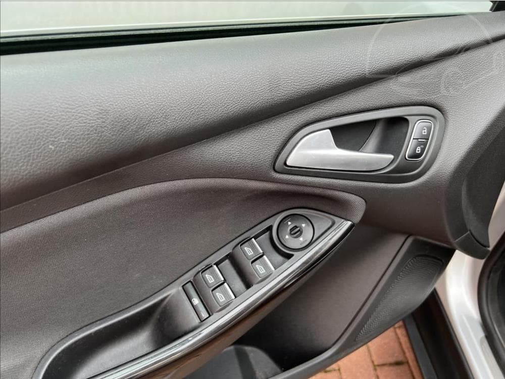 2016 Ford Focus - 11