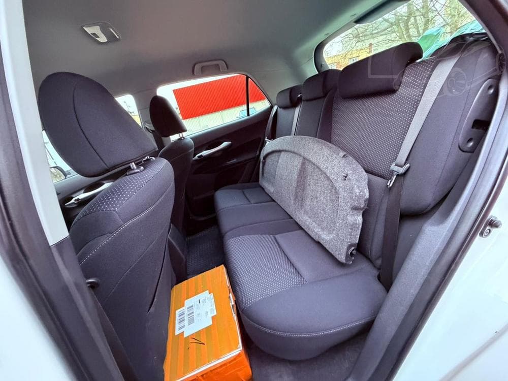 2012 Toyota AURIS - 11