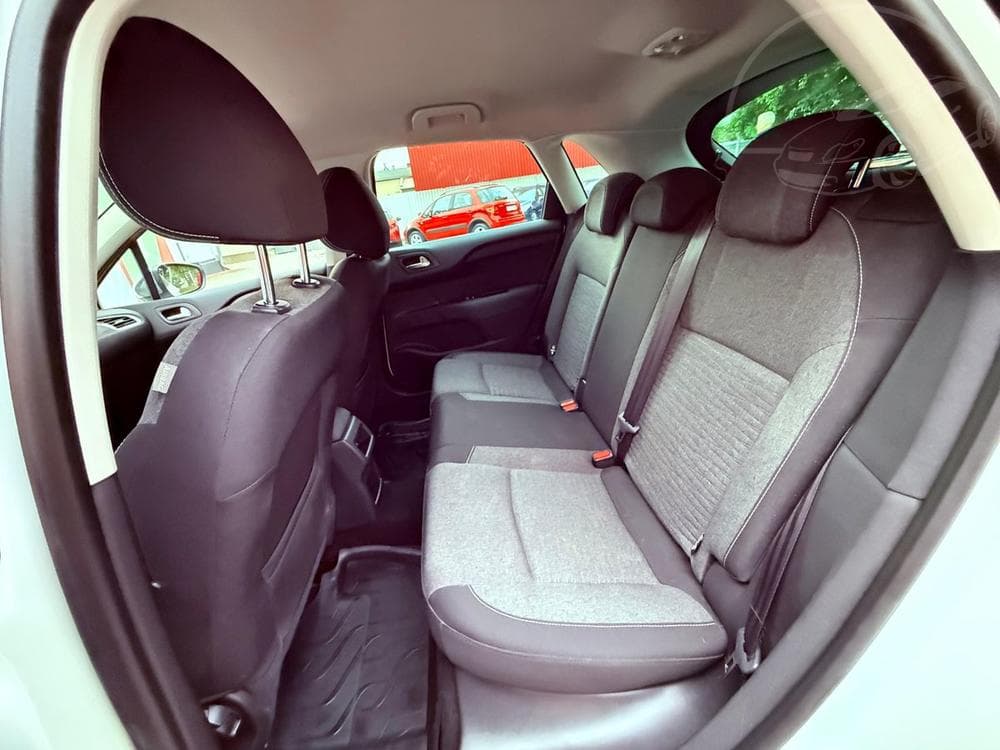 2015 Citroen C4 - 11