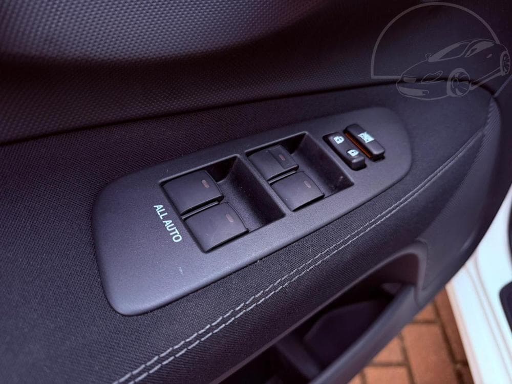 2012 Toyota AURIS - 12
