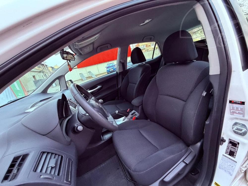 2012 Toyota AURIS - 13