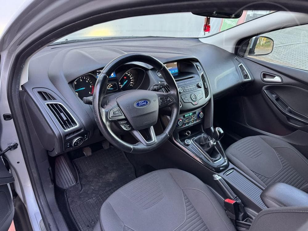 2017 Ford Focus - 14