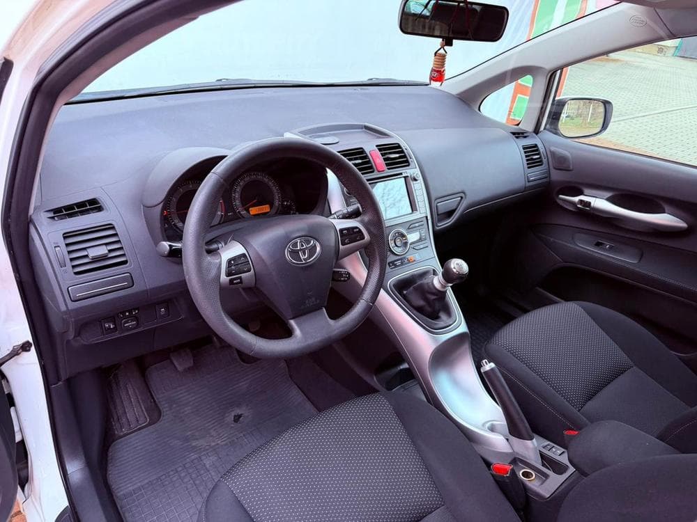 2012 Toyota AURIS - 14