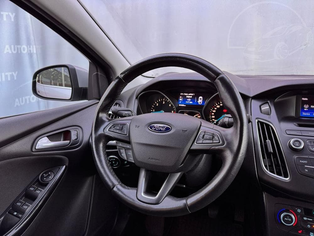 2017 Ford Focus - 16