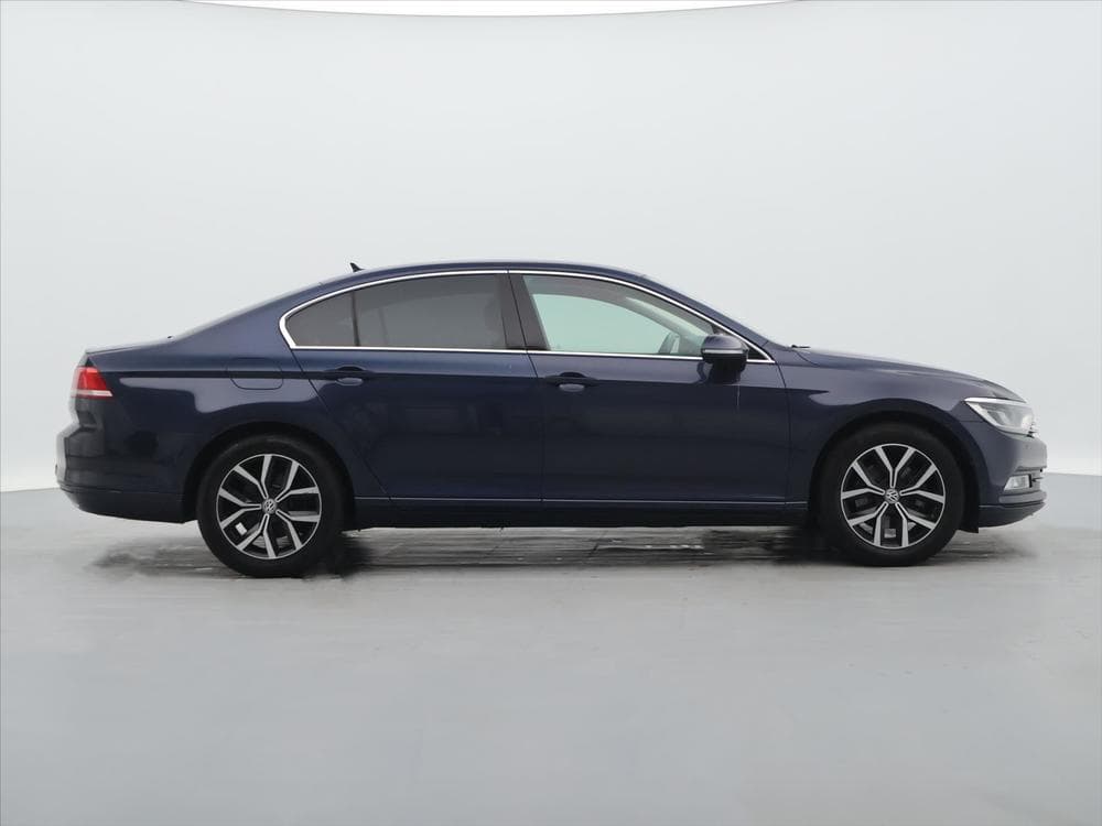 2016 Volkswagen PASSAT - 8