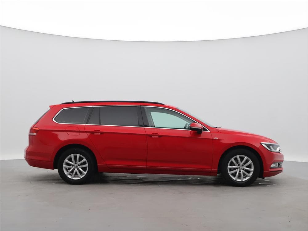 2019 Volkswagen PASSAT - 8