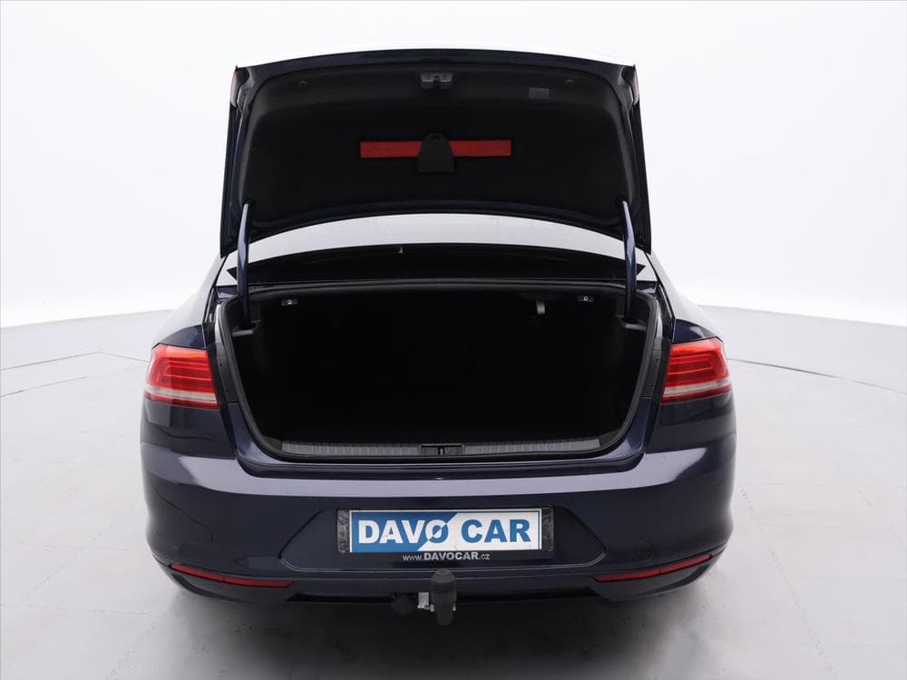 2016 Volkswagen PASSAT - 9