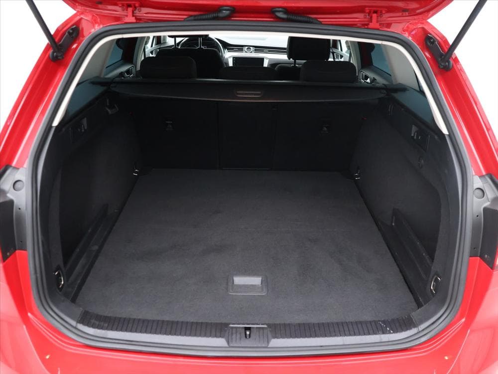 2019 Volkswagen PASSAT - 10