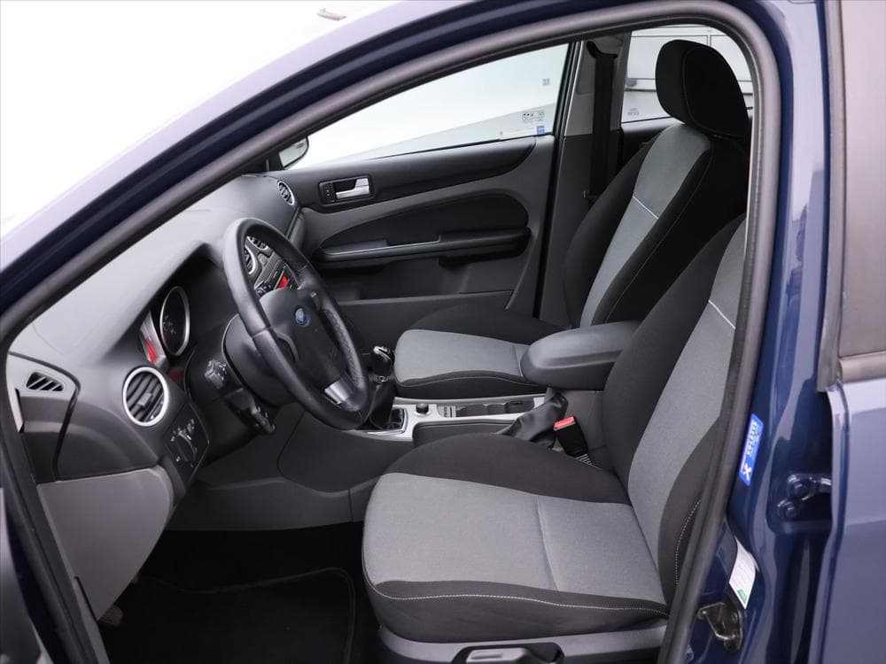 2010 Ford FOCUS - 10