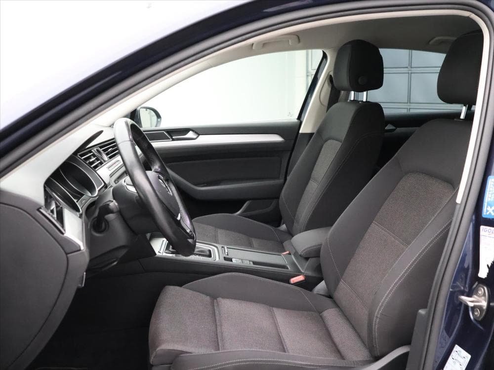 2016 Volkswagen PASSAT - 11