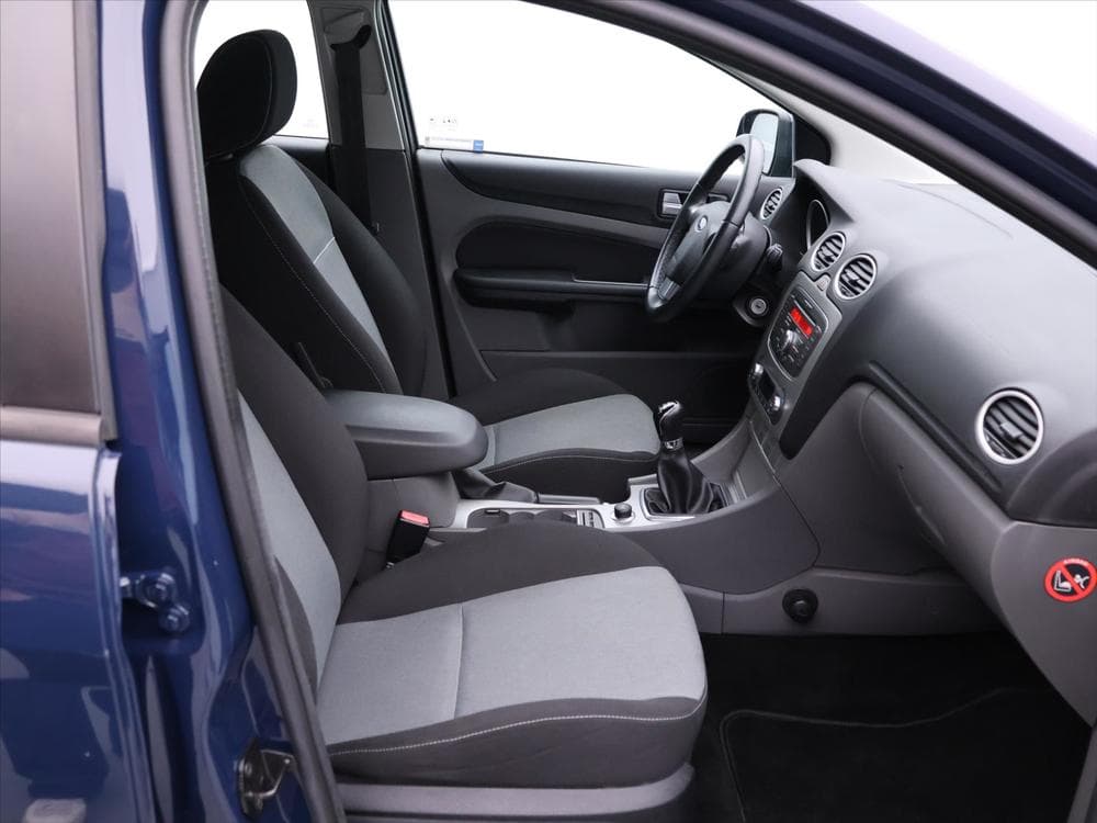 2010 Ford FOCUS - 11