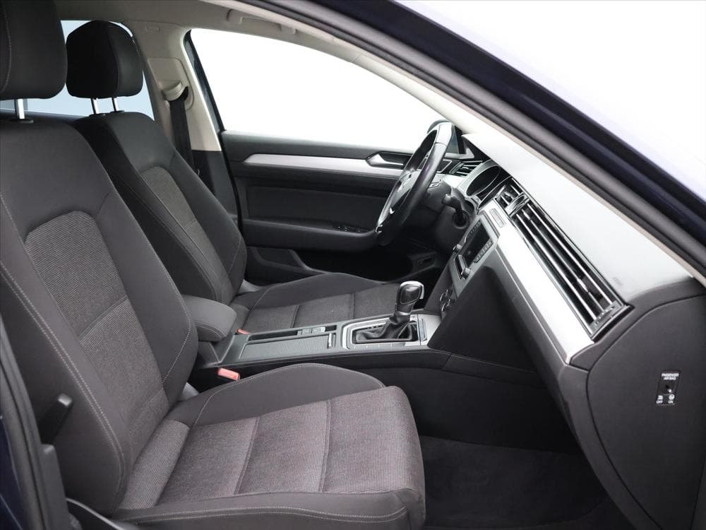 2016 Volkswagen PASSAT - 12