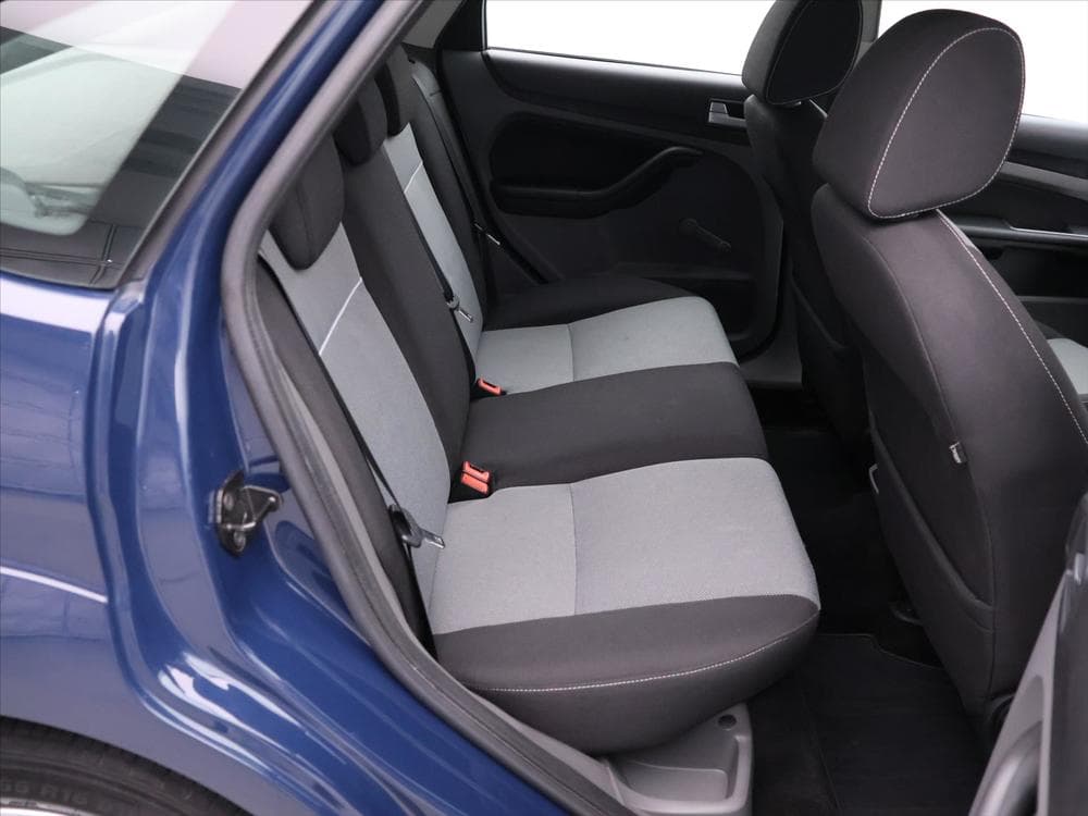 2010 Ford FOCUS - 12