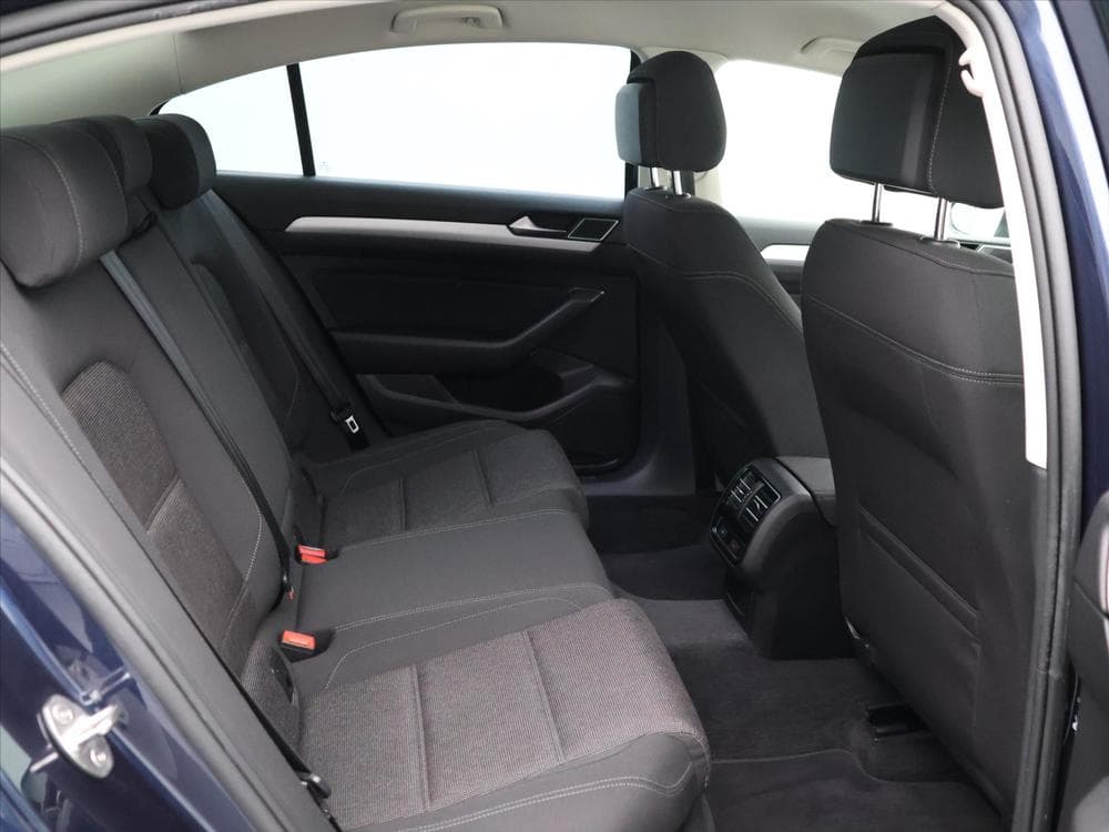 2016 Volkswagen PASSAT - 13