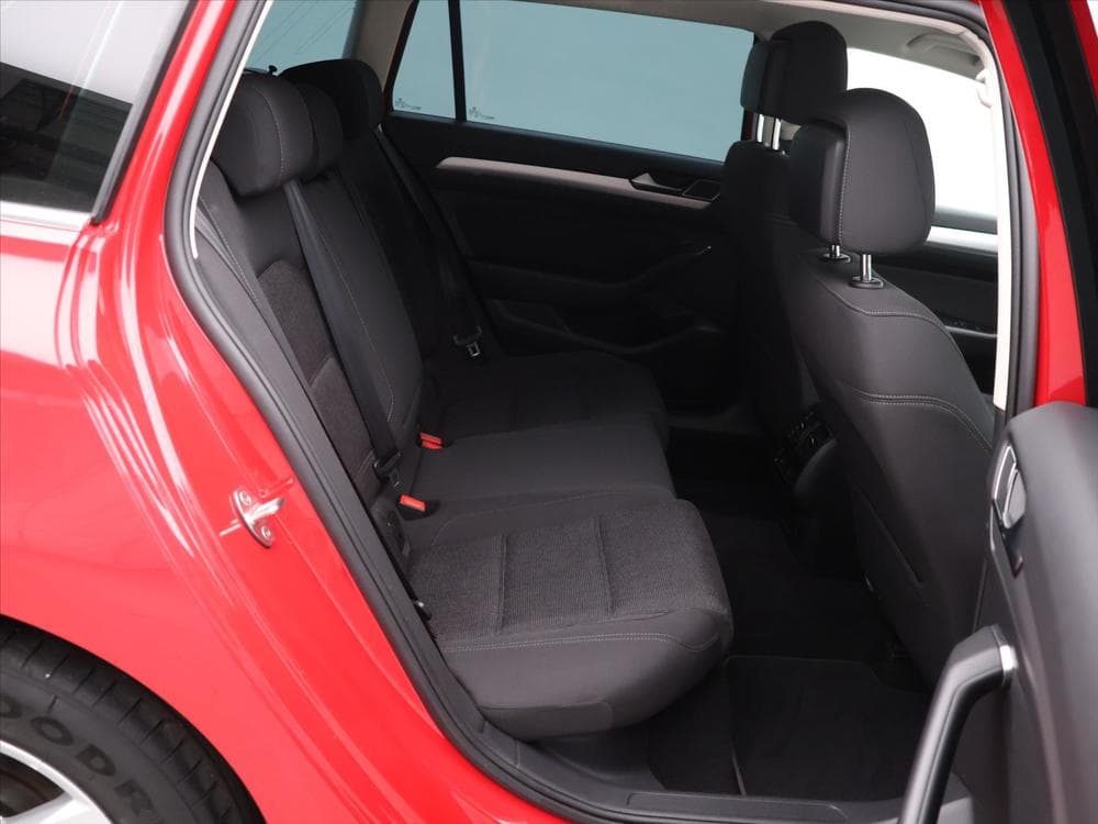 2019 Volkswagen PASSAT - 13