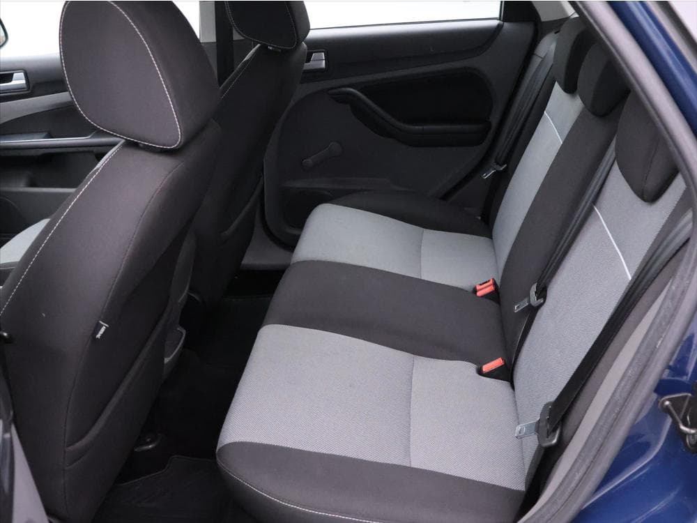 2010 Ford FOCUS - 13