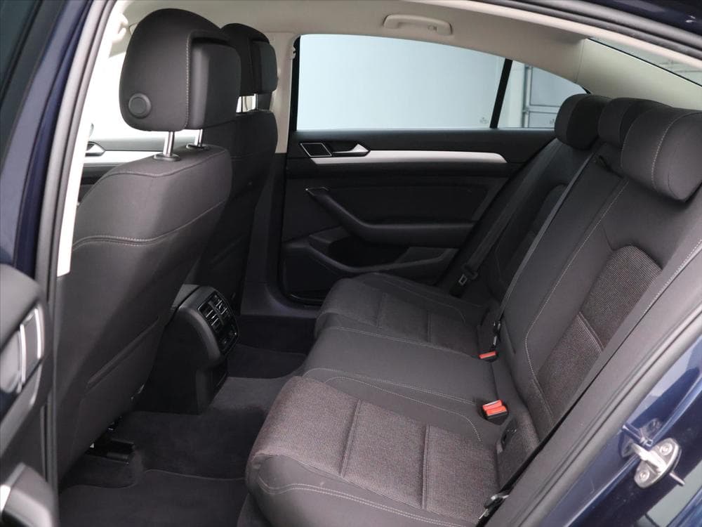 2016 Volkswagen PASSAT - 14