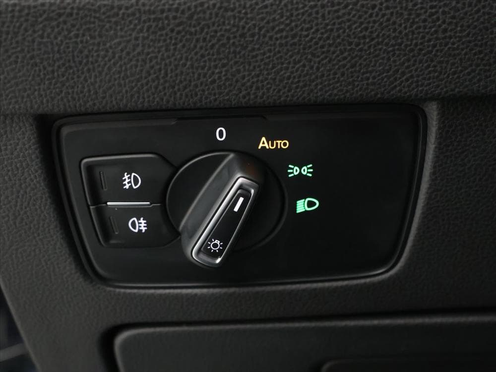 2016 Volkswagen PASSAT - 16