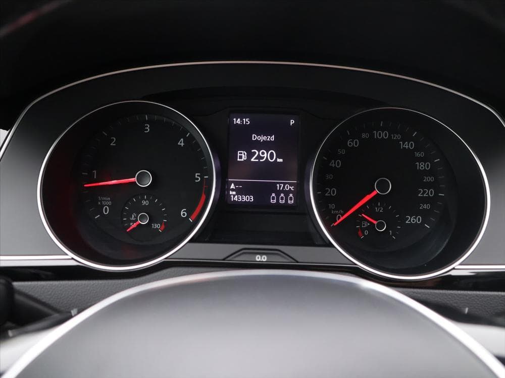 2019 Volkswagen PASSAT - 16