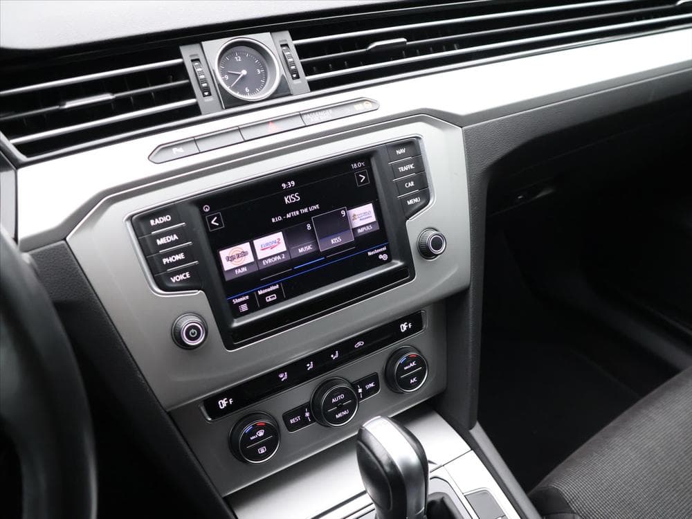 2016 Volkswagen PASSAT - 18