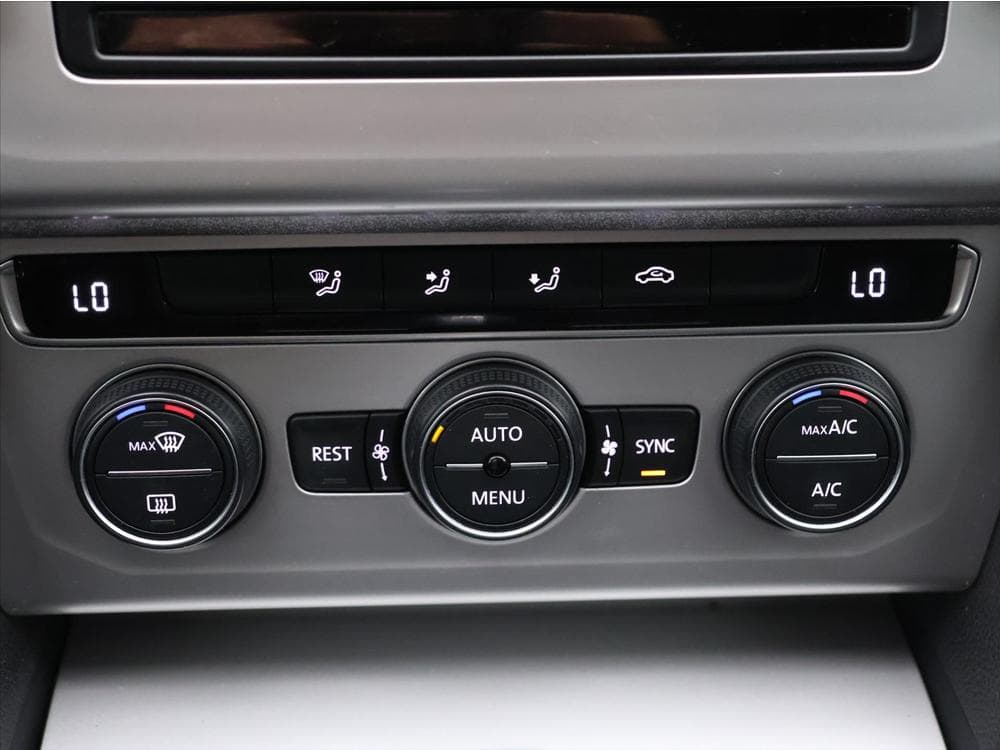 2016 Volkswagen PASSAT - 20