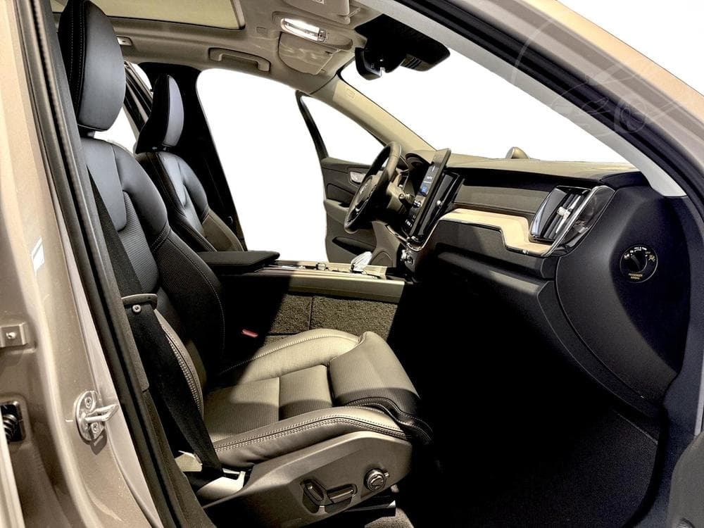 2026 Volvo XC60 - 25
