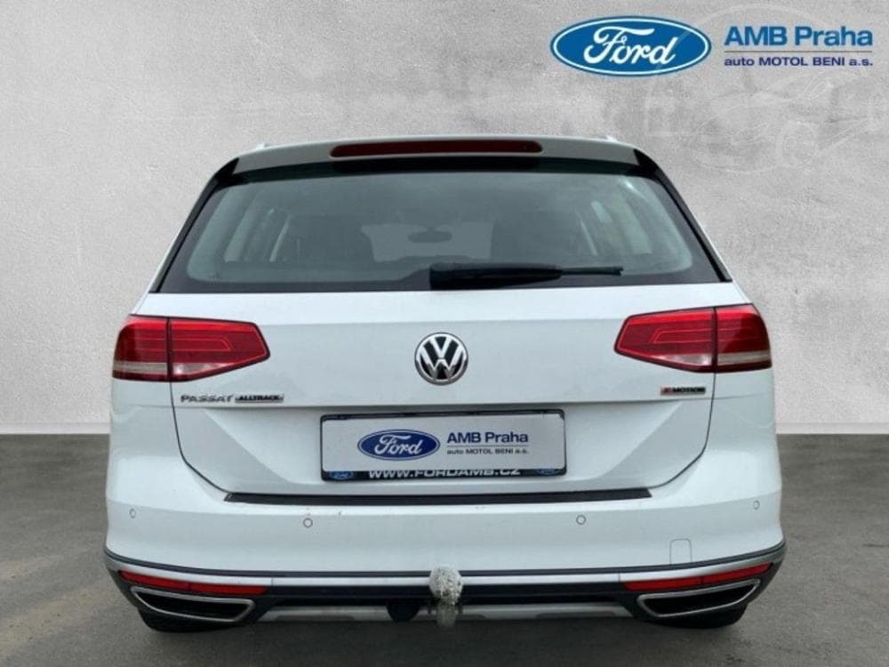 2018 Volkswagen PASSAT - 5