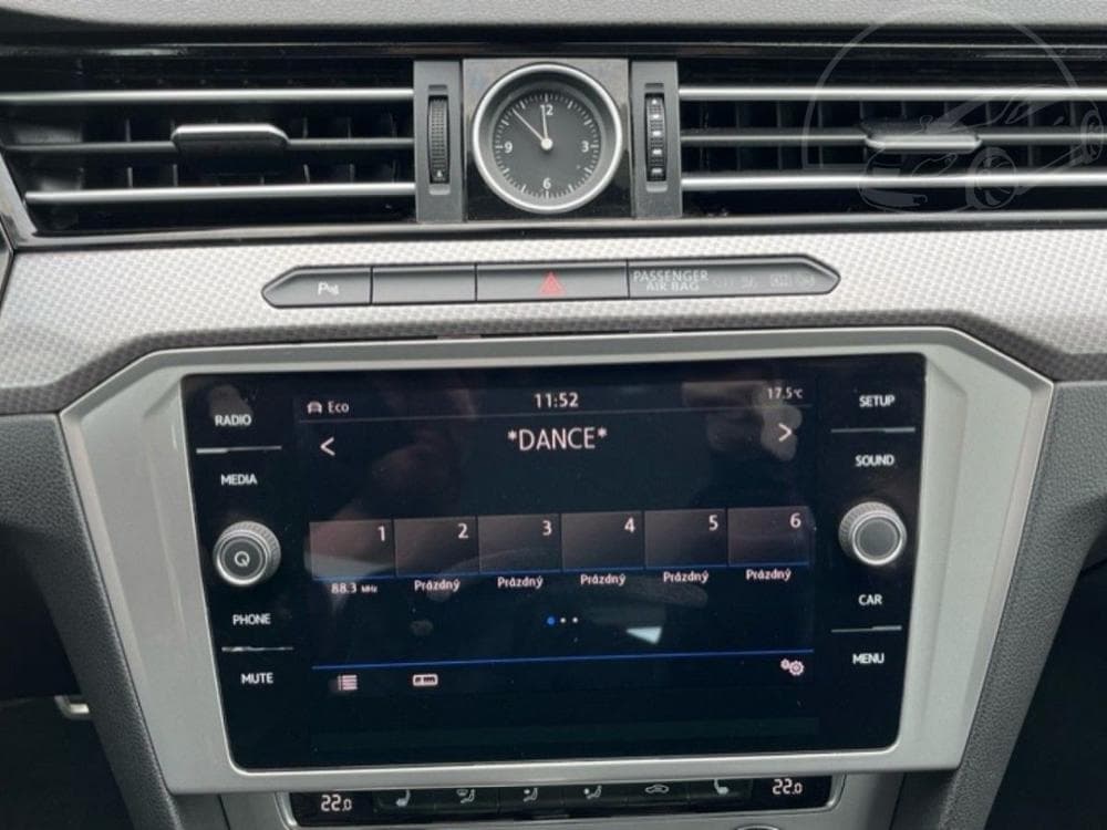 2018 Volkswagen PASSAT - 10