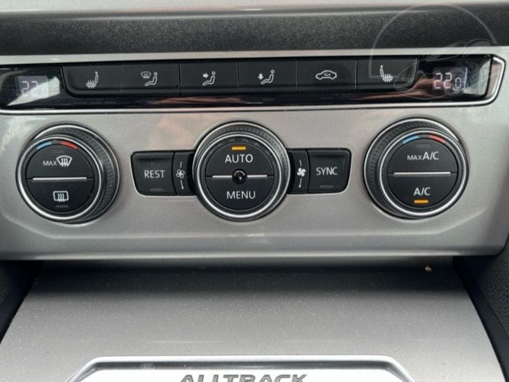 2018 Volkswagen PASSAT - 11