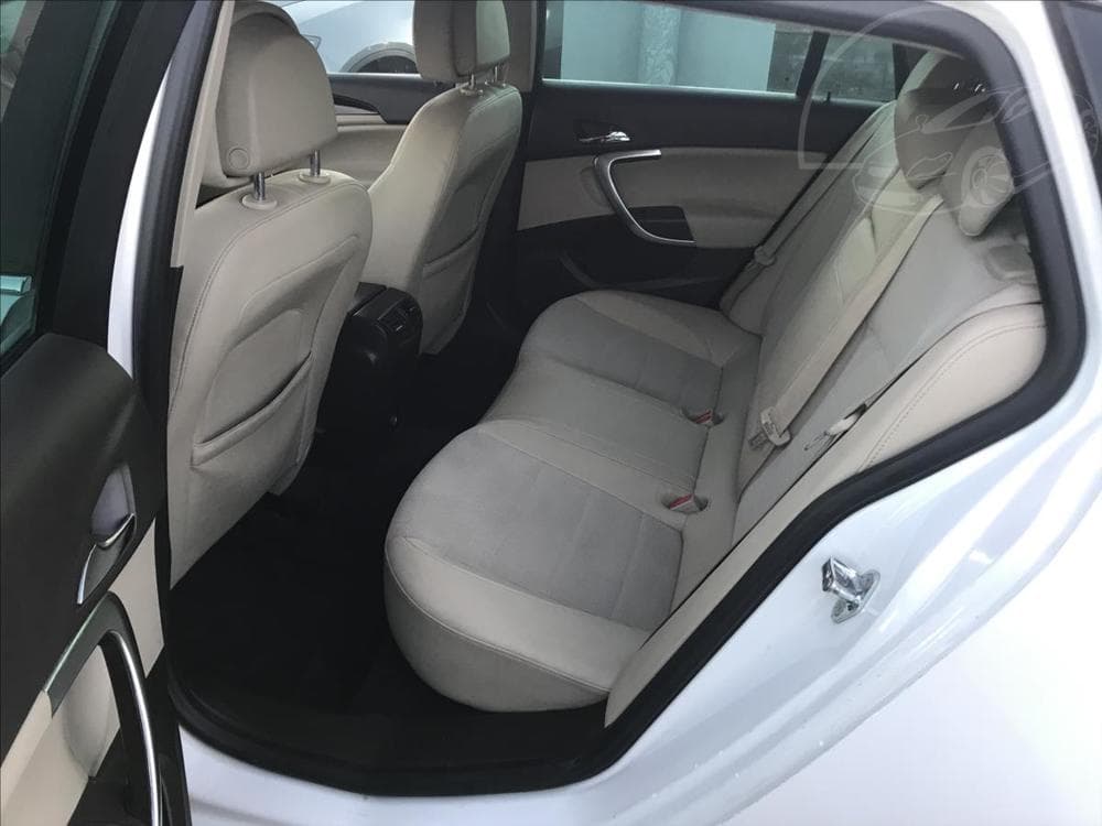 2010 Opel INSIGNIA - 9