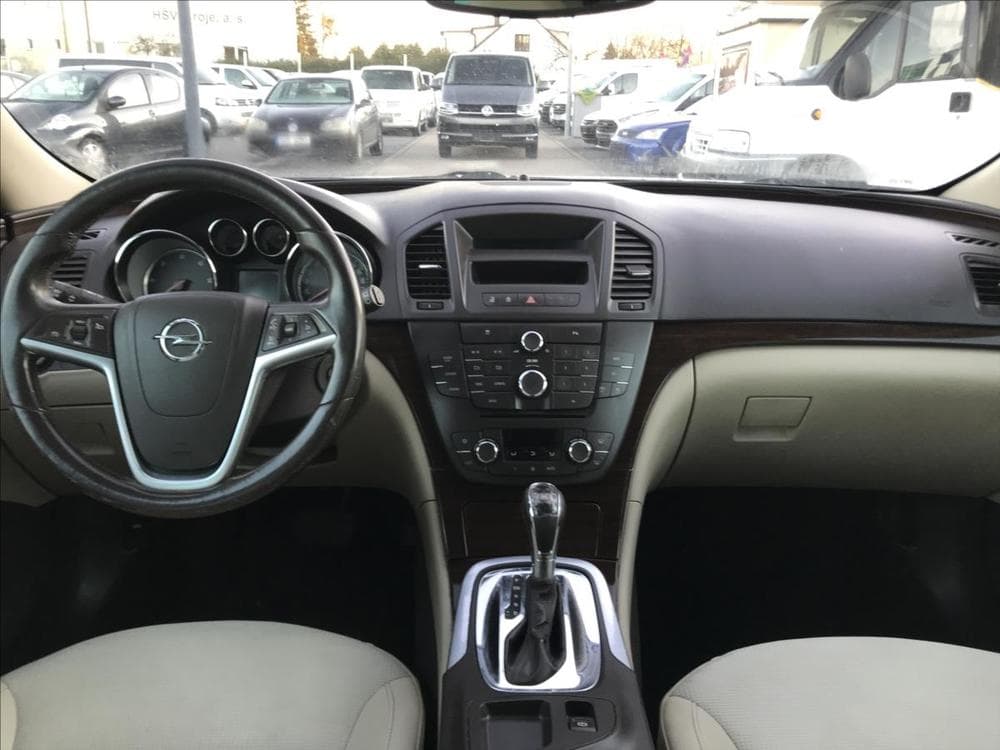 2010 Opel INSIGNIA - 11