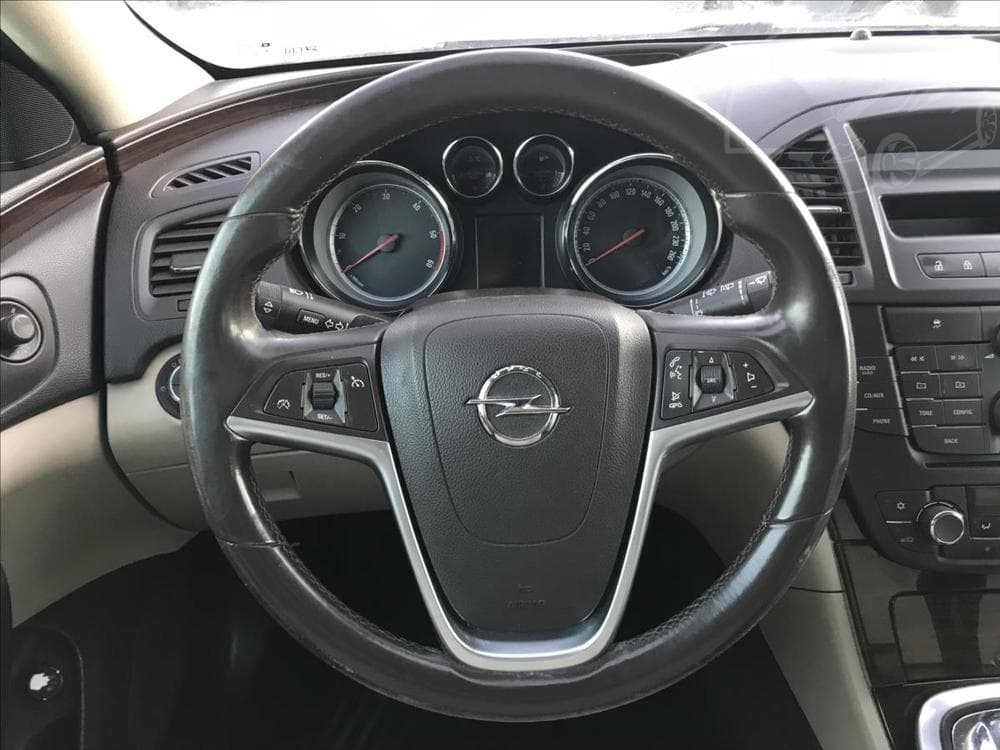 2010 Opel INSIGNIA - 12