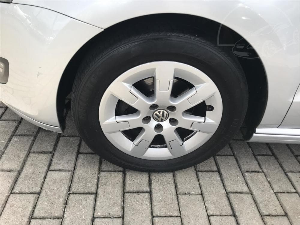 2011 Volkswagen POLO - 9