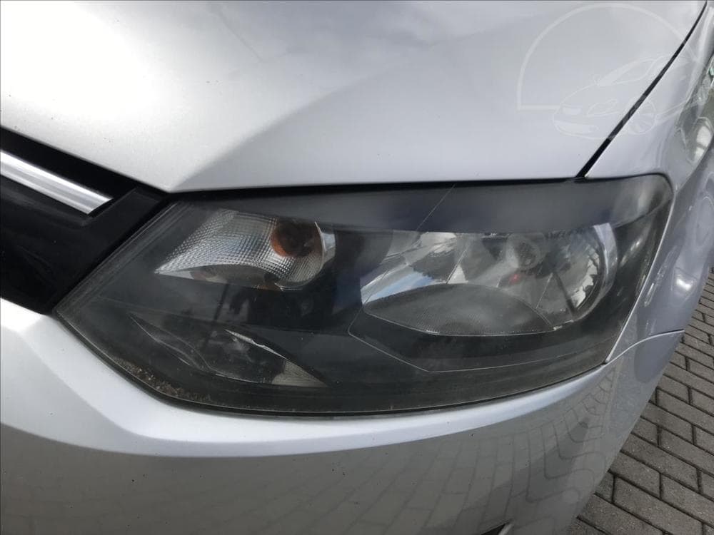 2011 Volkswagen POLO - 10