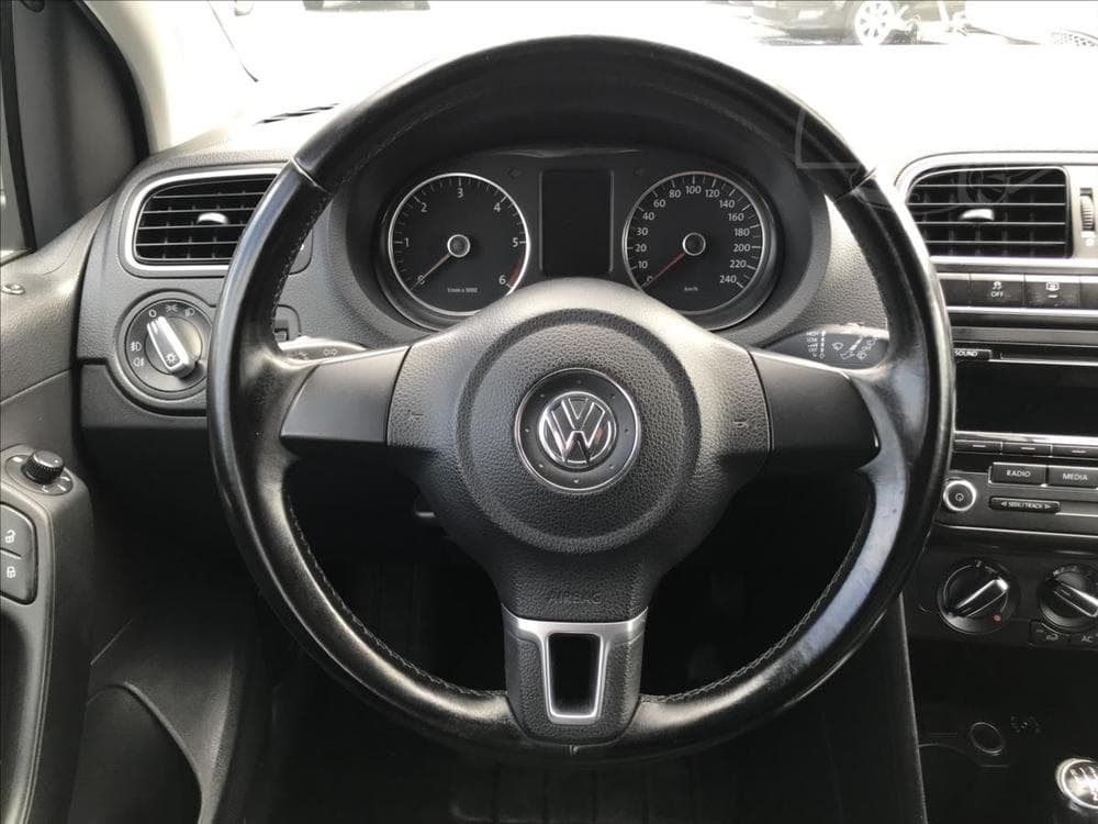 2011 Volkswagen POLO - 12