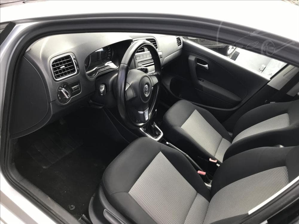 2011 Volkswagen POLO - 13