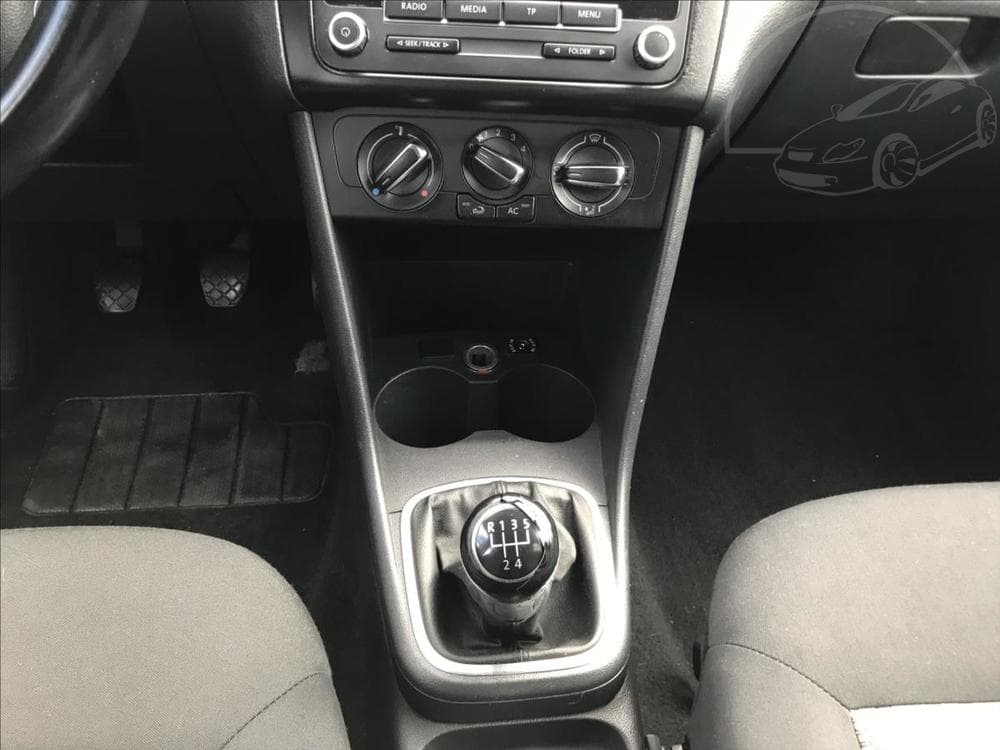 2011 Volkswagen POLO - 16