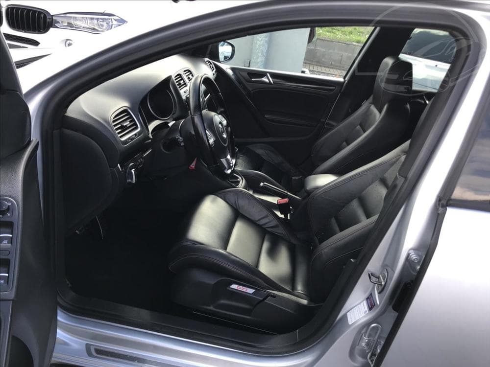 2010 Volkswagen GOLF - 8