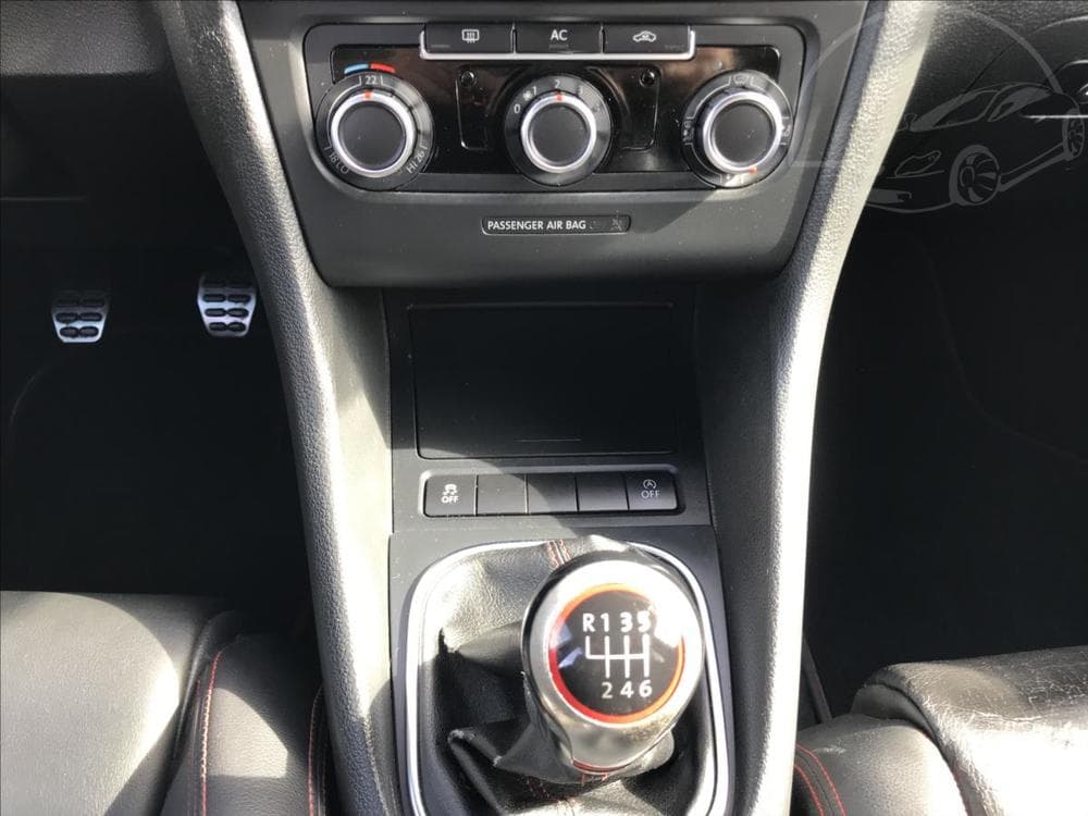 2010 Volkswagen GOLF - 14