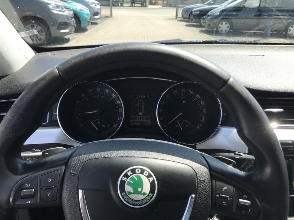 2011 Škoda SUPERB - 8