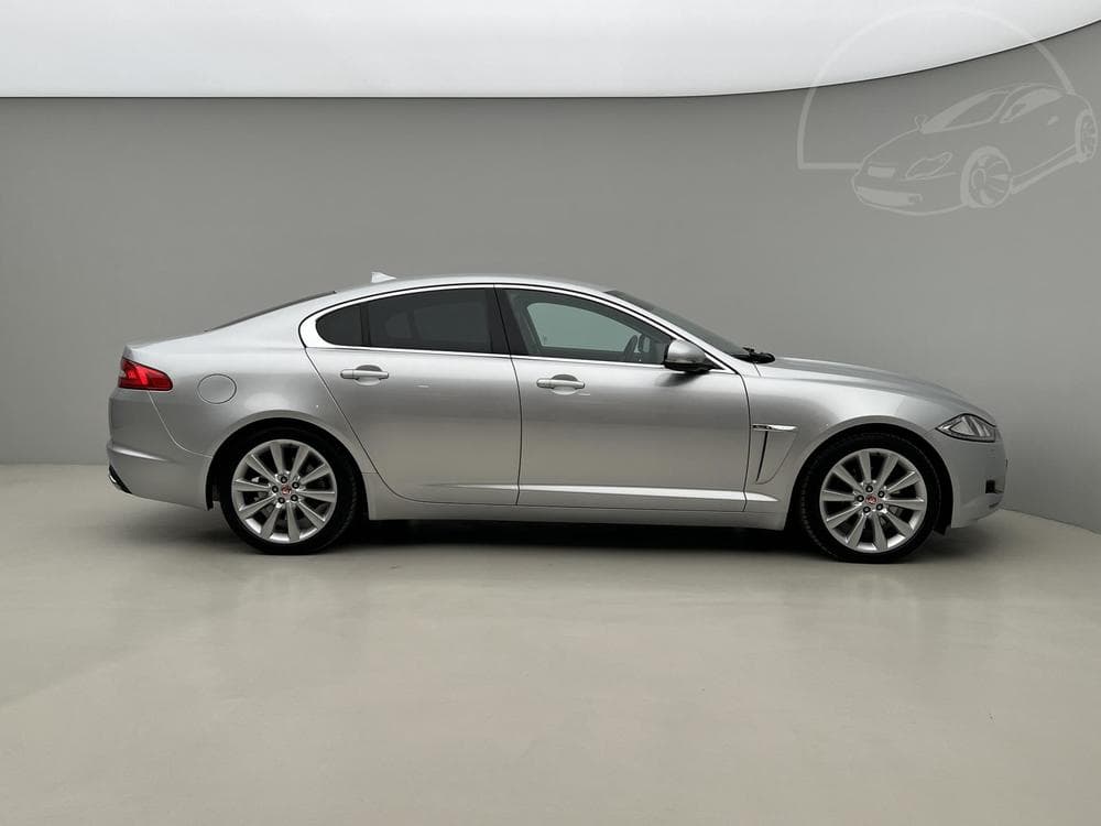 2013 Jaguar Xf - 9