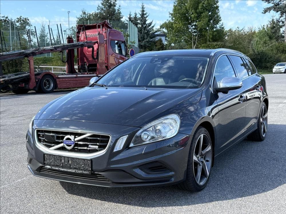 Volvo V60 2,4 D5 R-Design,AT,AWD,Xen,Výb