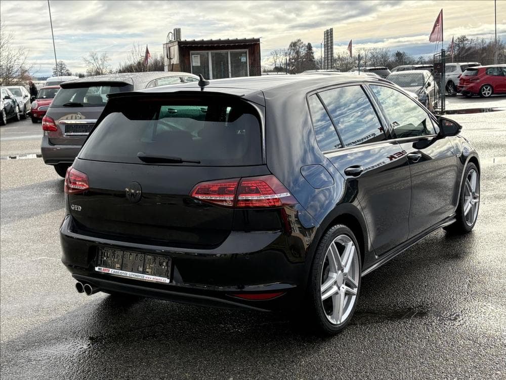 2013 Volkswagen Golf - 2