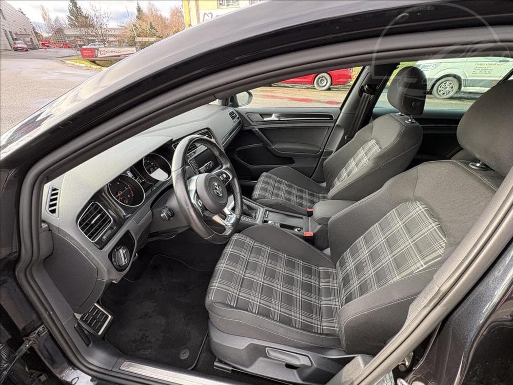 2013 Volkswagen Golf - 3