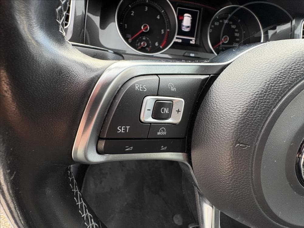 2013 Volkswagen Golf - 8