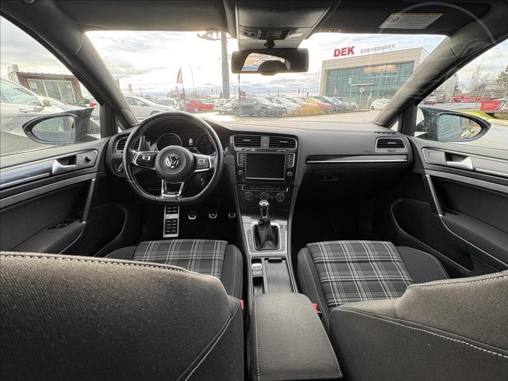 2013 Volkswagen Golf - 9