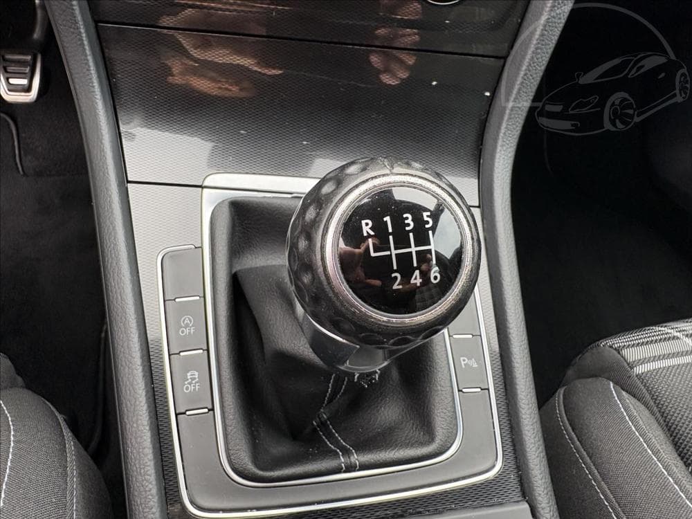 2013 Volkswagen Golf - 10